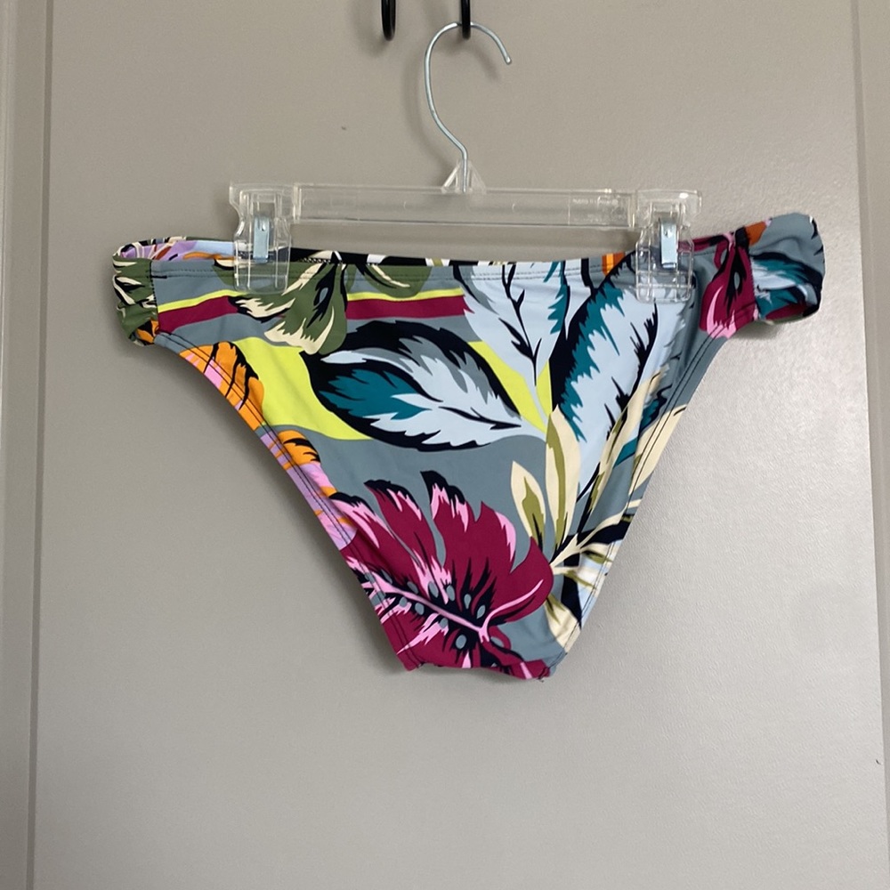 BCBGeneration Bikini Set - Picture 4 of 4